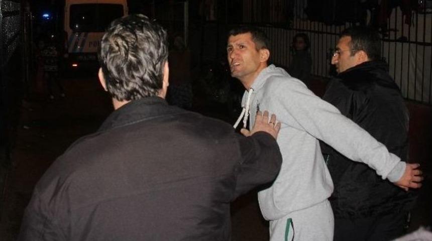 İşsiz Gen&ccedil; Eşini Ve &Uuml;vey Annesini Rehin Aldı