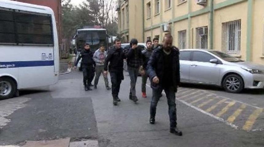 İstanbul'da G&ouml;zaltına Alınan 'torbacılar' Adliyeye Sevkedildi