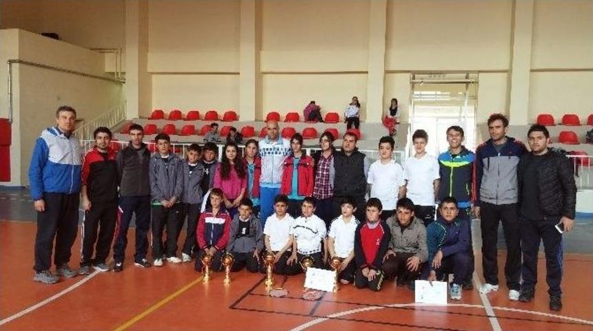 Badminton Yıldızlar İl Birinciliği M&uuml;sabakaları Sona Erdi