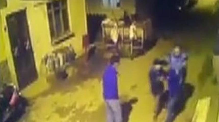 (&ouml;zel Haber) Bursa&rsquo;da Suriyeli Hurdacı &Ccedil;ocuklara Meydan Dayağı