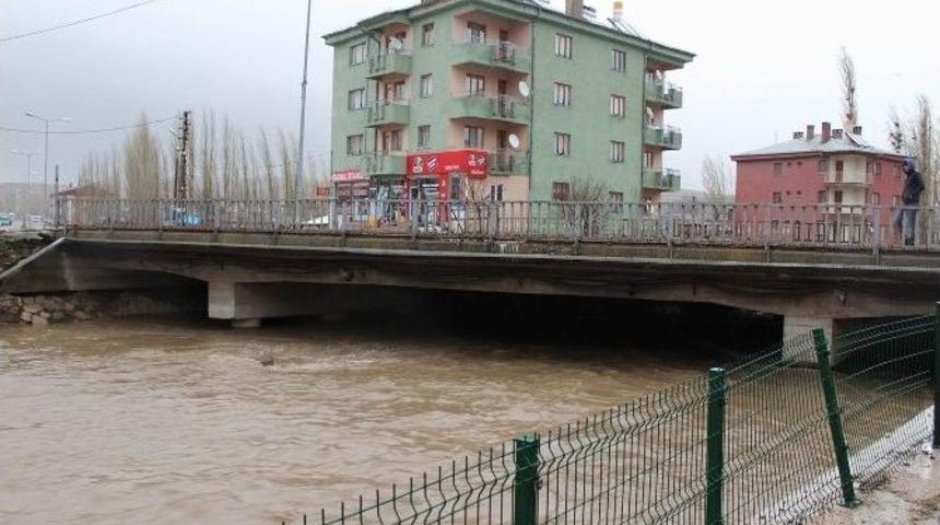 Aşırı Yağışlar Nedeniyle Yıldızeli Sular Altında Kaldı