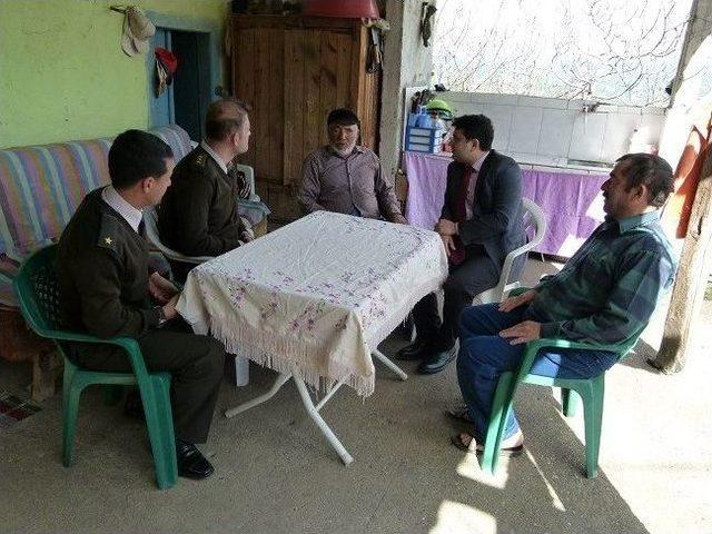 Karaisalı Kaymakamı Tun&ccedil;&rsquo;tan Şehit Ailelerine Ziyaret 1