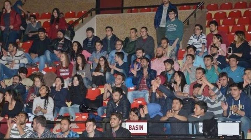 Sel&ccedil;uk&rsquo;ta 40. Yıla &Ouml;zel Turnuva