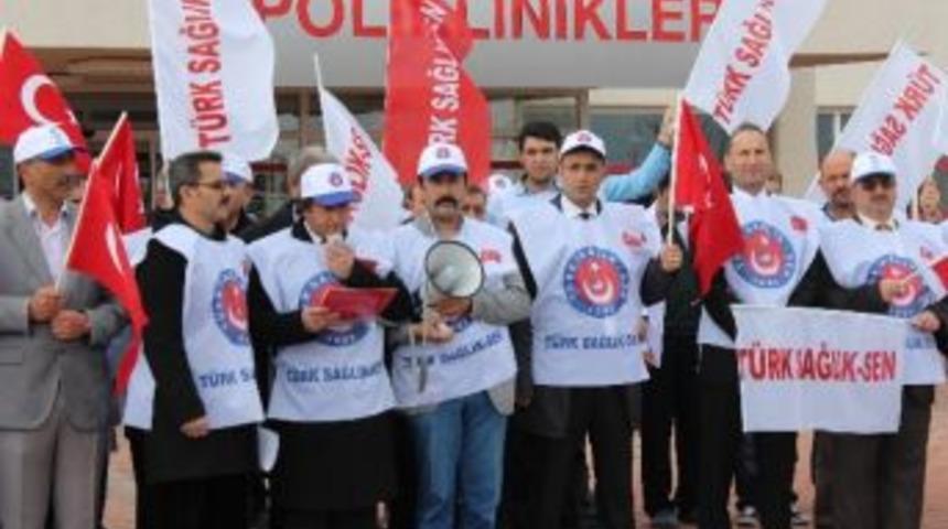 Sağlık &Ccedil;alışanları İş Bırakma Eylemi Ger&ccedil;ekleştirdi