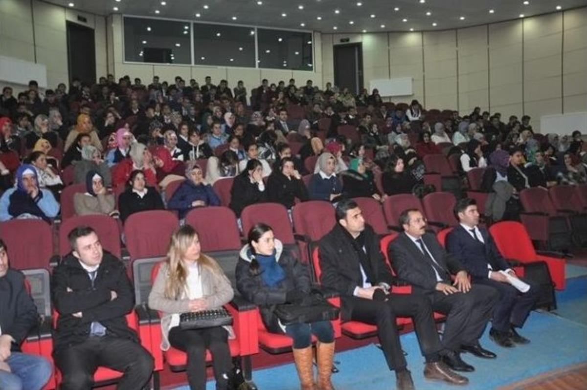 Yazar Yıldız &Ouml;ğrencilerle Buluştu