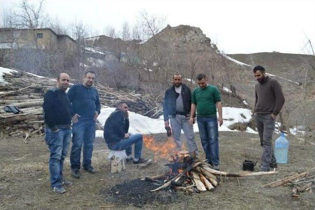 Kameramanlar Piknik Yaparak Stres Attı