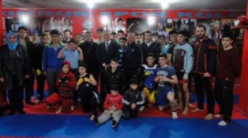 Aykan&rsquo;dan Altın Yumruk Boks Salonu&rsquo;na Ziyaret