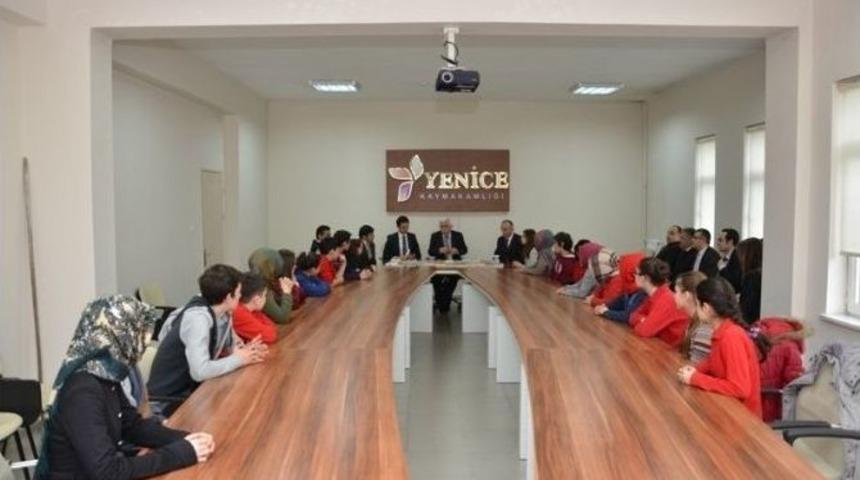 Vali Orhan Alimoğlu Yenice&rsquo;li &Ouml;ğrencilerle Bir Araya Geldi