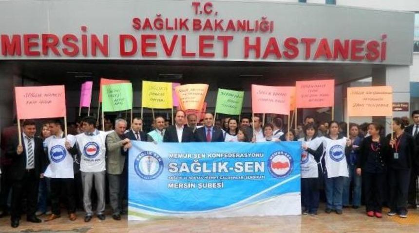 Mersin'de Sağlık &Ccedil;alışanları Y&uuml;r&uuml;d&uuml;