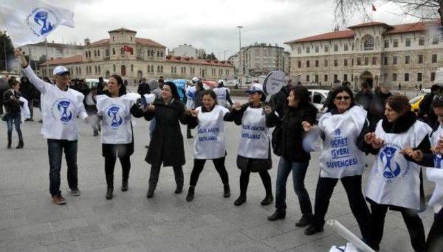 Sivas'ta Sağlık Çalışanları Iş Bıraktı