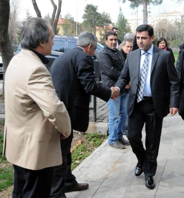 Demirtaş: İmralı'ya Gidecek Izleme Heyeti Ile Ilgili Hükümetle Mutabakata Varılmıştır