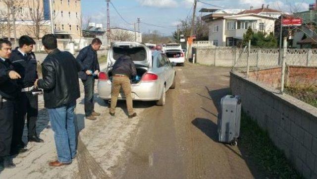 Polisten Kaçarken Attıkları Valizden Silahlar Ve Uyuşturucu Çıktı