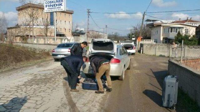 Polisten Kaçarken Attıkları Valizden Silahlar Ve Uyuşturucu Çıktı