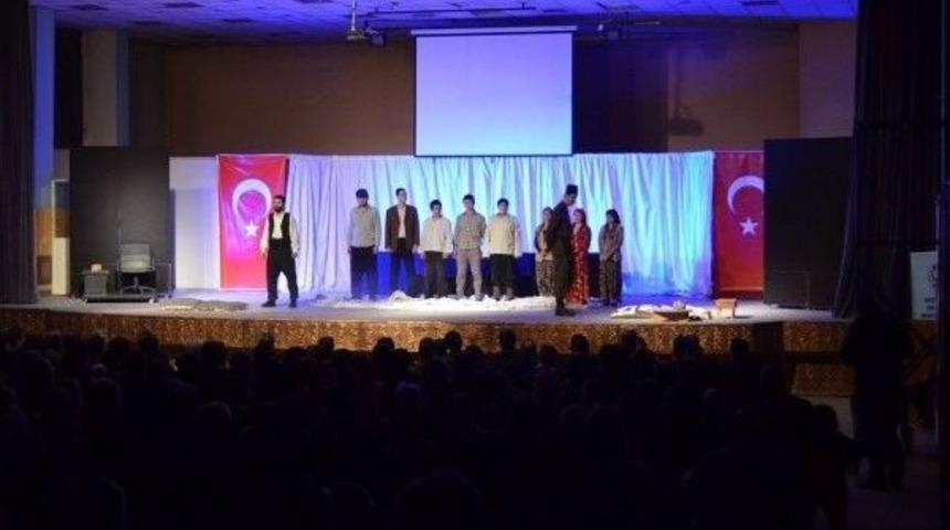 Erzincan&rsquo;da &ldquo;&ccedil;anakkale Destanı&rdquo; Tiyatro Oyunu D&uuml;zenlendi