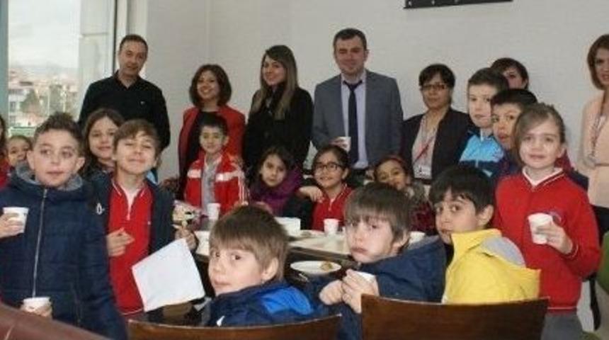 Uşak&rsquo;ta &Ouml;ğrencilerden Doktorlara Ziyaret