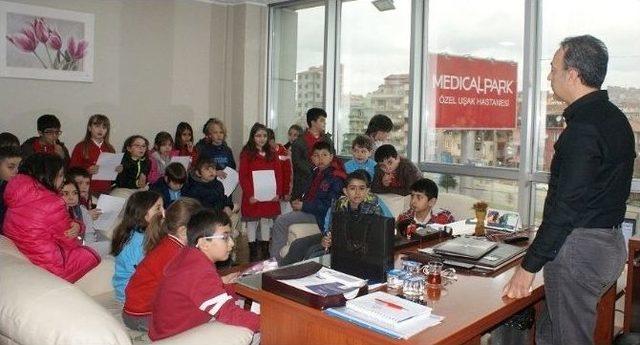 Uşak’ta Öğrencilerden Doktorlara Ziyaret