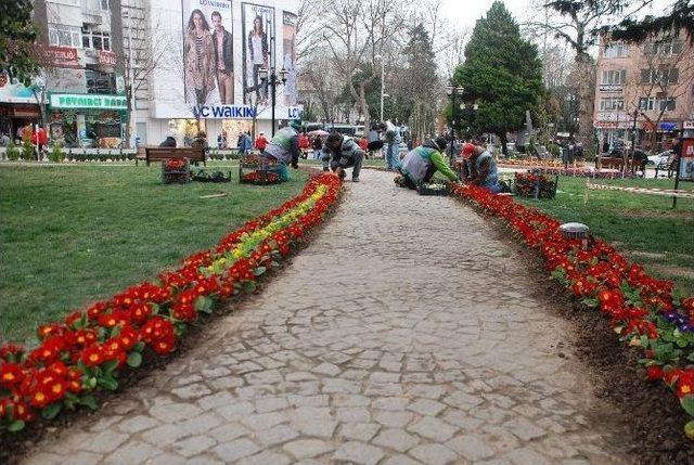 İzmit&rsquo;te Parklar &Ccedil;i&ccedil;ek A&ccedil;tı 1