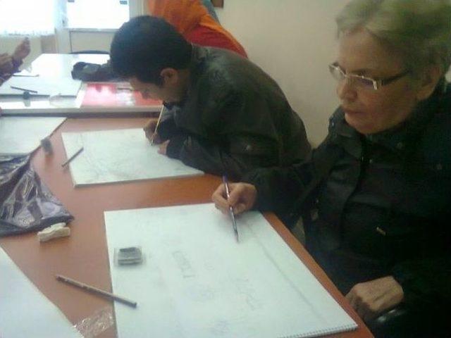 Boz&uuml;y&uuml;k&rsquo;te Engellilere Y&ouml;nelik Karakalem Ve Resim Kursu 1