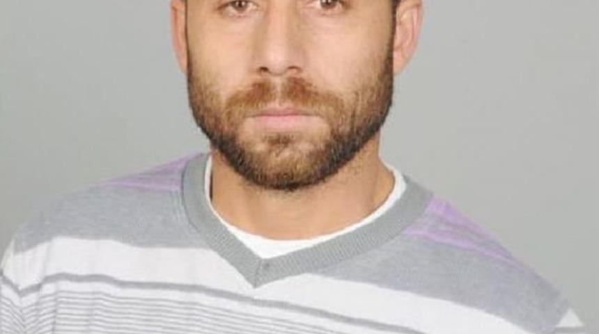 Ağaca &Ccedil;arpan Otomobilde Sıkışıp, Can Verdi