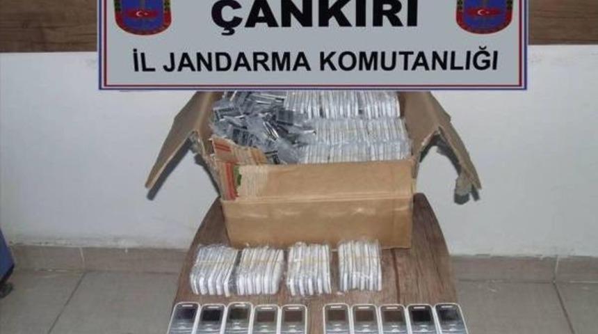 Kargo Aracında Ka&ccedil;ak Sigara Ve Cep Telefonu Ele Ge&ccedil;irildi