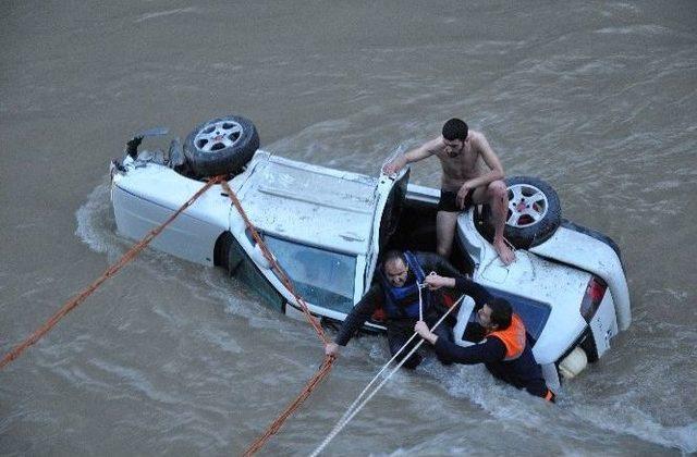 &Ccedil;aya U&ccedil;an Ara&ccedil;taki 3 Yaşında &Ccedil;ocuk Kayboldu 1