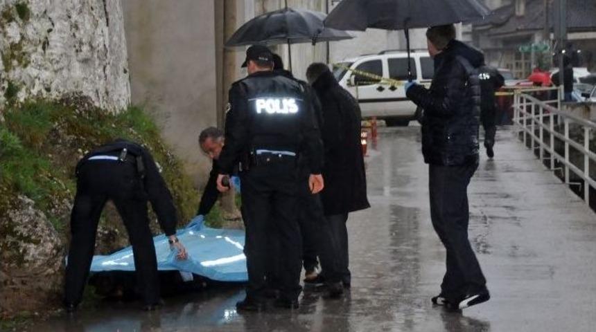 Eniştesini Sokak Ortasında &Ouml;ld&uuml;rd&uuml;