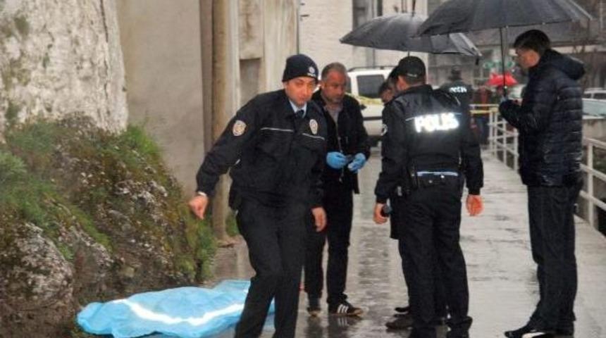 Ablasının &Ouml;l&uuml;m&uuml;nden Sorumlu Tuttuğu Eniştesini &Ouml;ld&uuml;rd&uuml;