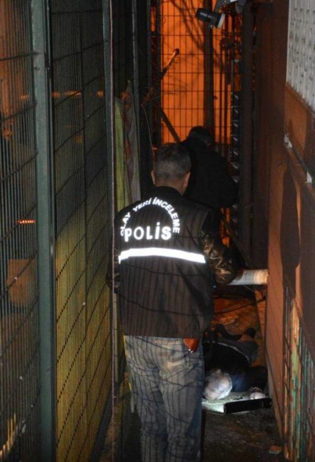 Çekiçle Yaralayan Arkadaşının Elinden Kurtulmak Isterken Düşüp Öldü 3