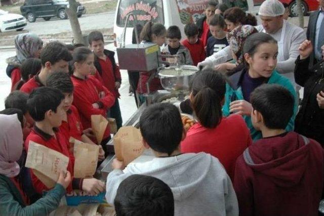 Yatılı Öğrencilerden Çanakkale Şehitlerine Lokma