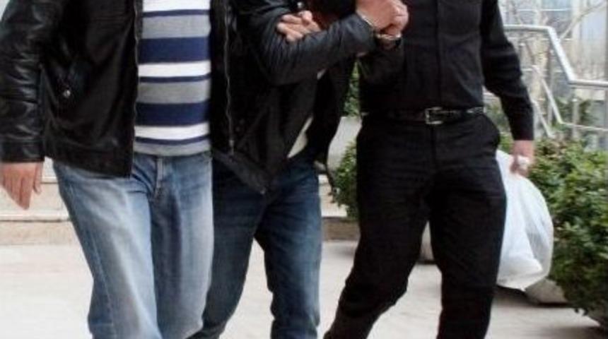 &Ouml;nce Dolandırdı 1 G&uuml;n Sonra Polise Gidip Gitmediğini &Ouml;ğrenmek İ&ccedil;in Yemin Ettirdi