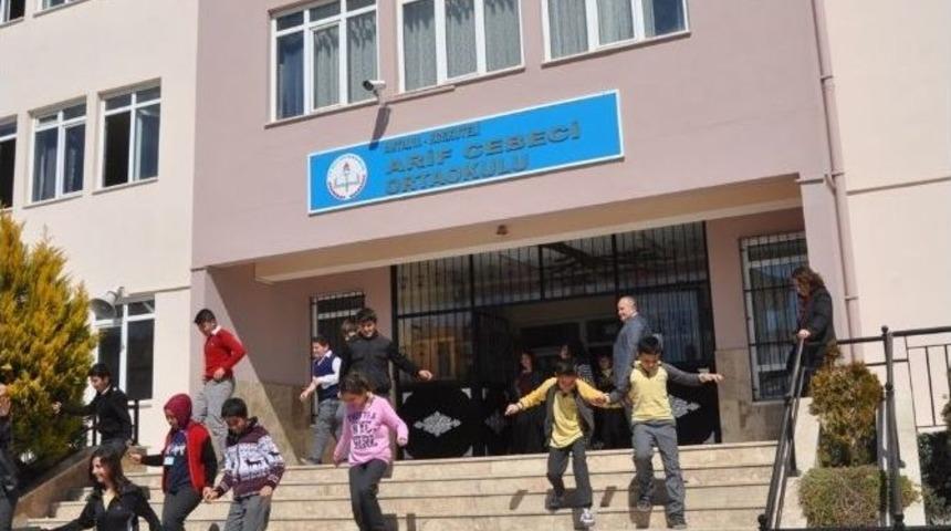 Ortaokul &Ouml;ğrencilerine Y&ouml;nelik Yangın Ve Deprem Tatbikatı D&uuml;zenlendi