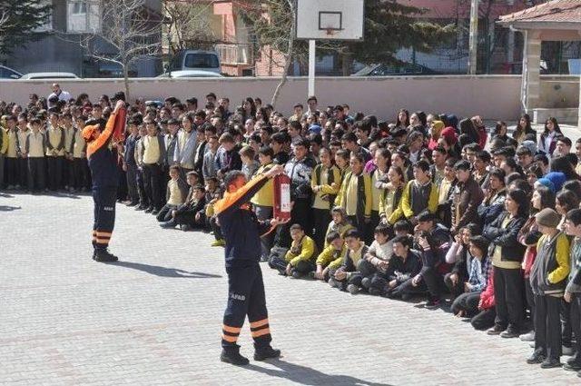 Ortaokul Öğrencilerine Yönelik Yangın Ve Deprem Tatbikatı Düzenlendi