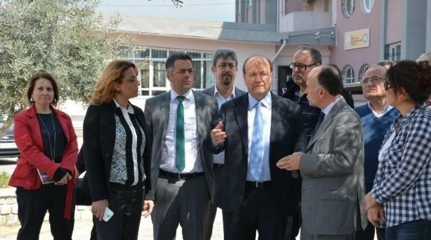 Başkan &Ouml;zakcan; "okullar Baş Tacımızdır"