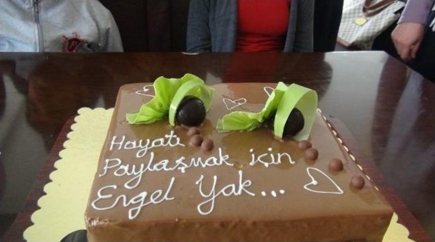 Engelli &Ccedil;ocuklara S&uuml;rpriz Doğum G&uuml;n&uuml; Kutlaması