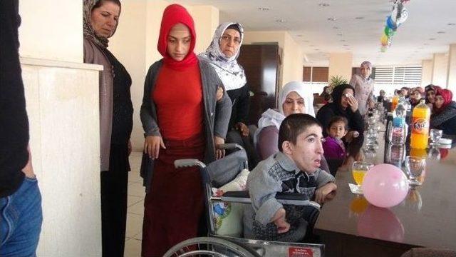 Engelli &Ccedil;ocuklara S&uuml;rpriz Doğum G&uuml;n&uuml; Kutlaması 2
