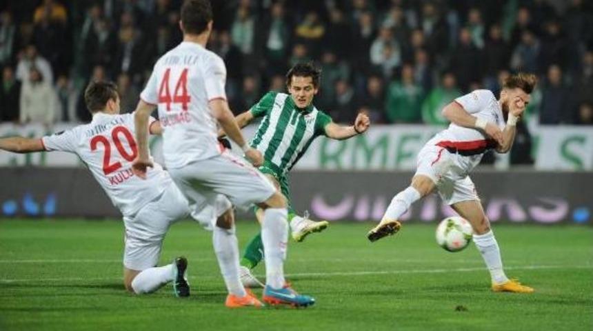Bursasporlu Enes &Uuml;nal Golle D&ouml;nd&uuml;