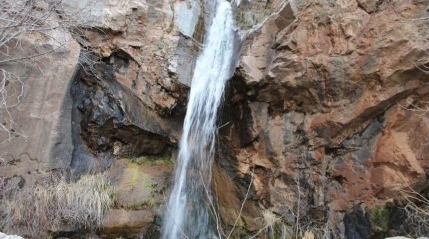 Godevit Şelalesi Ziyaret&ccedil;ilerini Bekliyor