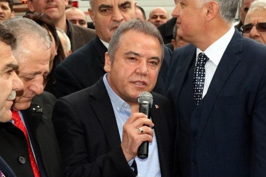 Hizmet Binası A&ccedil;ılışında En &Ccedil;ok Kredi Veren H&uuml;k&uuml;met Tartışması