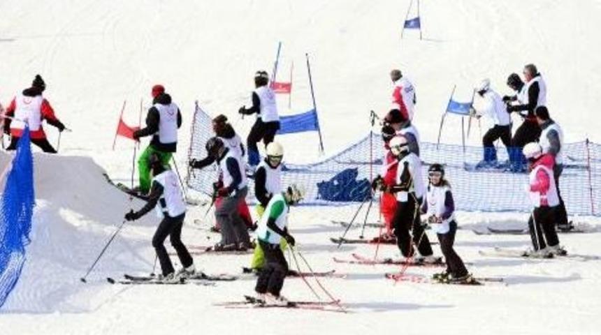 Tıp Bayramı'nı Paland&ouml;ken'de Yarışarak Kutladılar