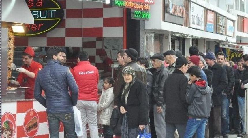 Bolu&rsquo;da Bedava D&ouml;ner İzdihamı