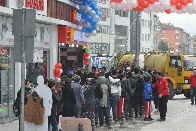 Bolu’da Bedava Döner İzdihamı