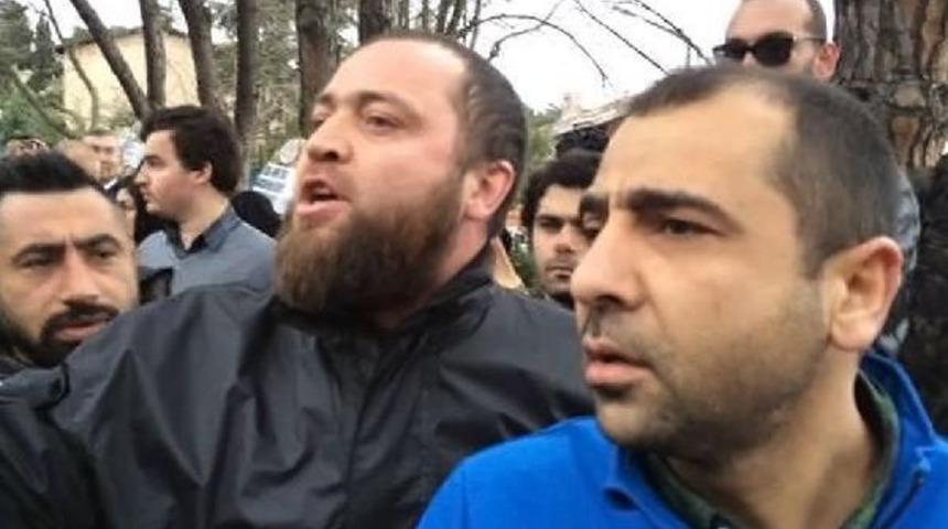 Erol B&uuml;y&uuml;kbur&ccedil;'un Cenazesinde Ortaya &Ccedil;ıkan 2 Kişiye Tepki