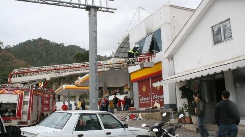 Benzin İstasyonunda Yangın Paniği
