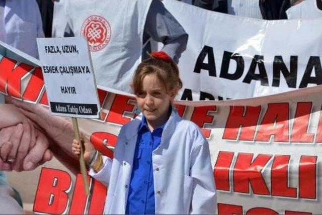 Adana'da Sağlık Çalışanları Yürüdü