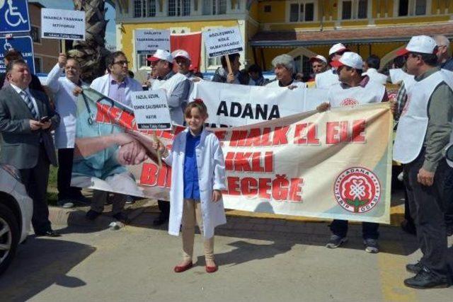 Adana'da Sağlık Çalışanları Yürüdü