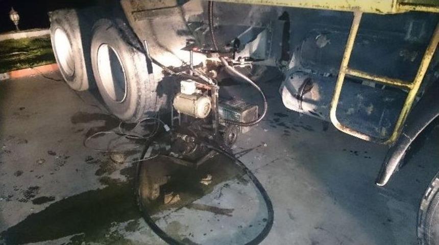 Jandarma Ka&ccedil;ak Akaryakıt Ele Ge&ccedil;irdi