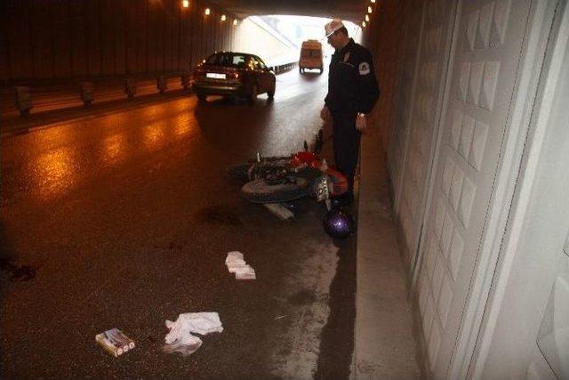 Sürücü Kaza Yaptı, Motosikletini Polis Taşıdı