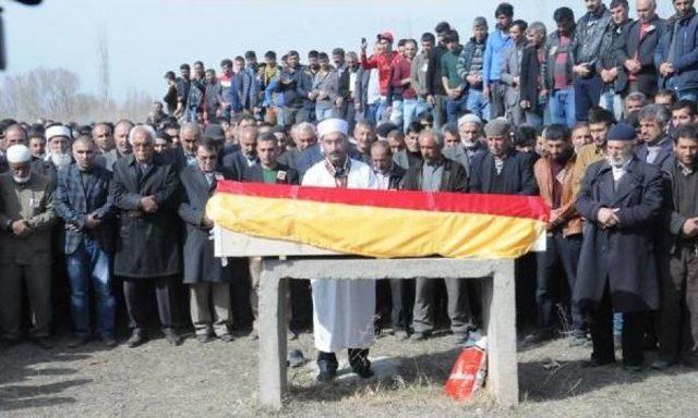 Mayın Patlaması Sonucu &Ouml;len Ypg li Kadının Cenazesi Iğdır da Toprağa Verildi 2