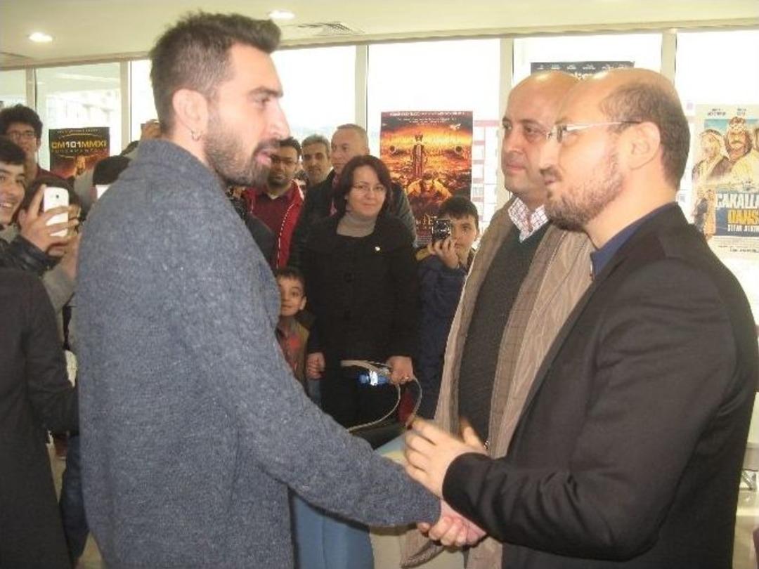 &ldquo;&ccedil;arşı Pazar&rdquo; Filminin Galası Niksar&rsquo;da Yapıldı