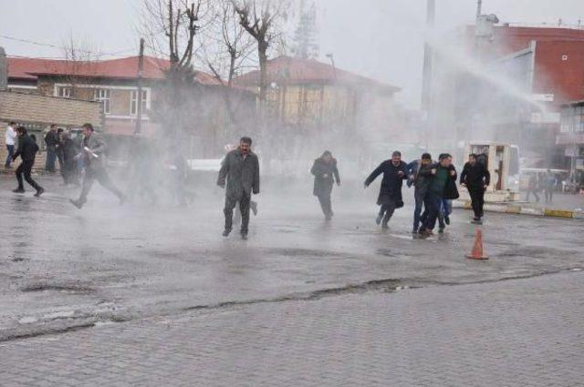 Muş'ta Protesto Gösterisinde 3 Kişi Yaralandı, 15 Kişi Gözaltında